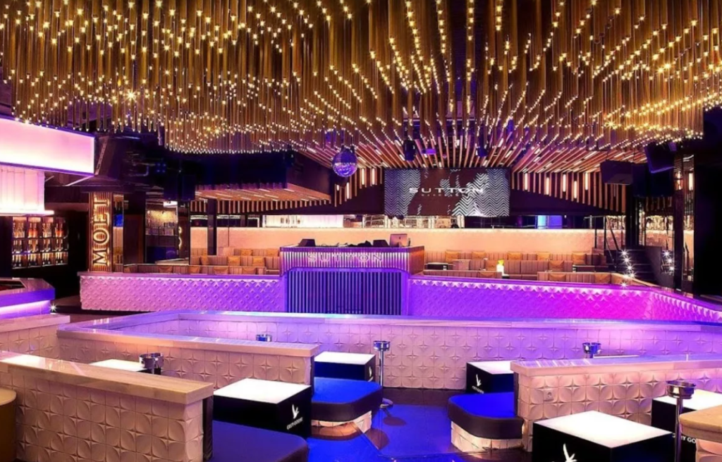 what time do clubs close in barcelona